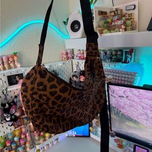 Leopard Baggu Medium Crescent
